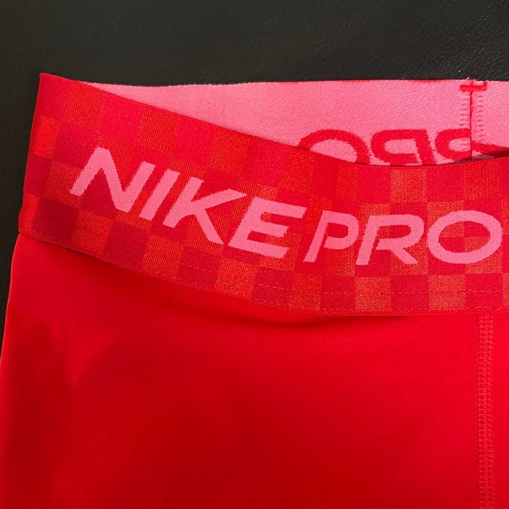 Nike checkered waistband Bright Red Leggings small - Picture 2 of 4